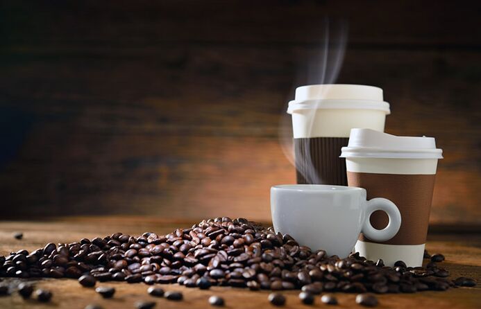 caffè come prodotto proibito durante l'assunzione di vitamina per la potenza